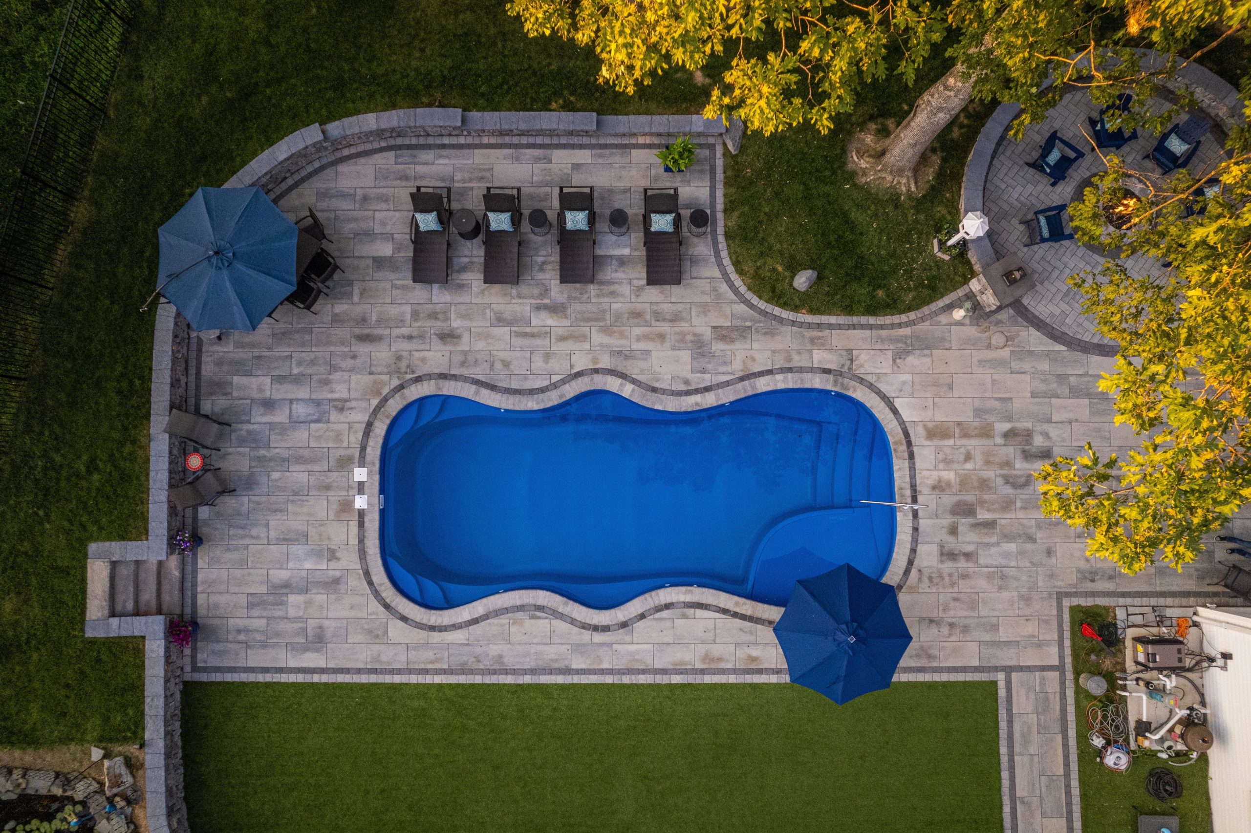 beautiful backyard swimming pools